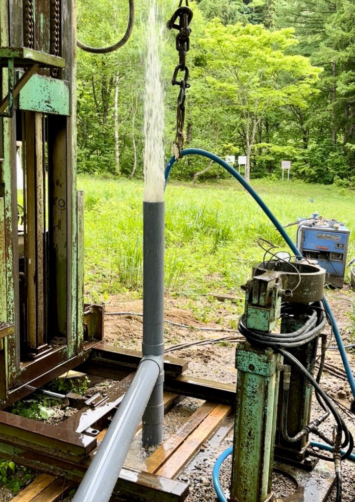 地下から水が溢れてきました