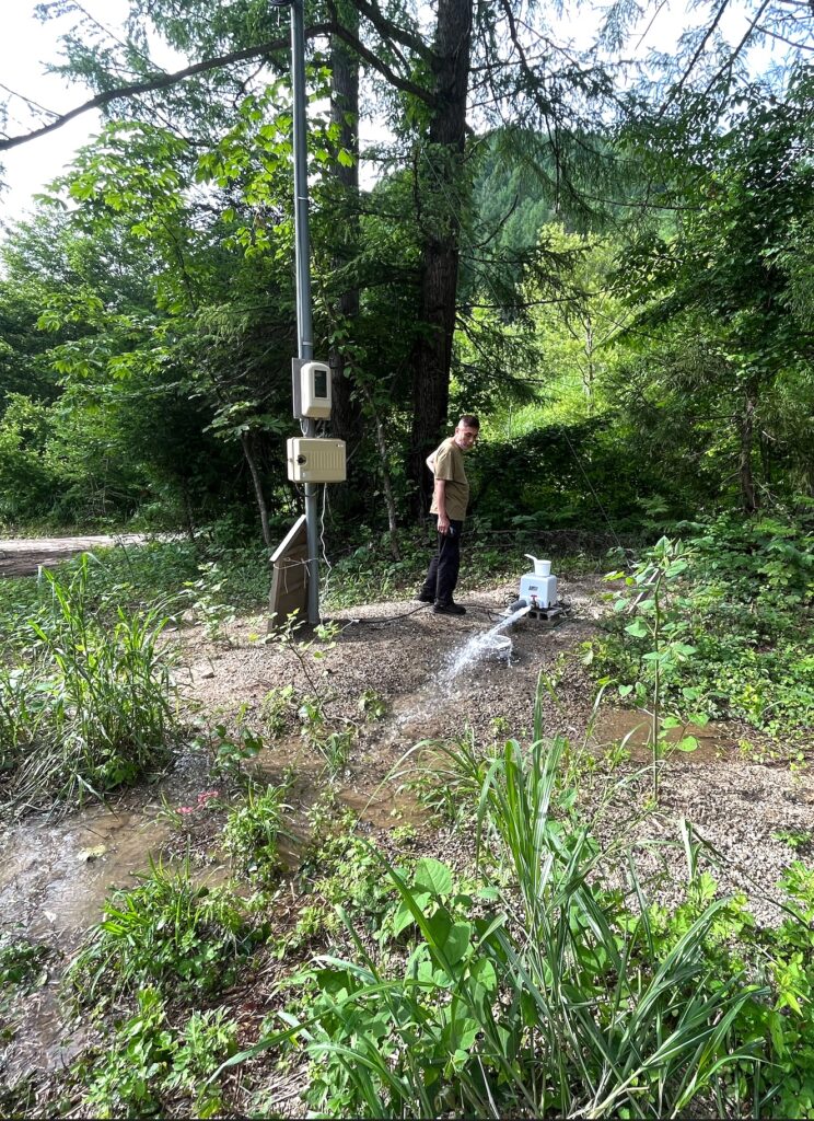 井戸のポンプと分電盤